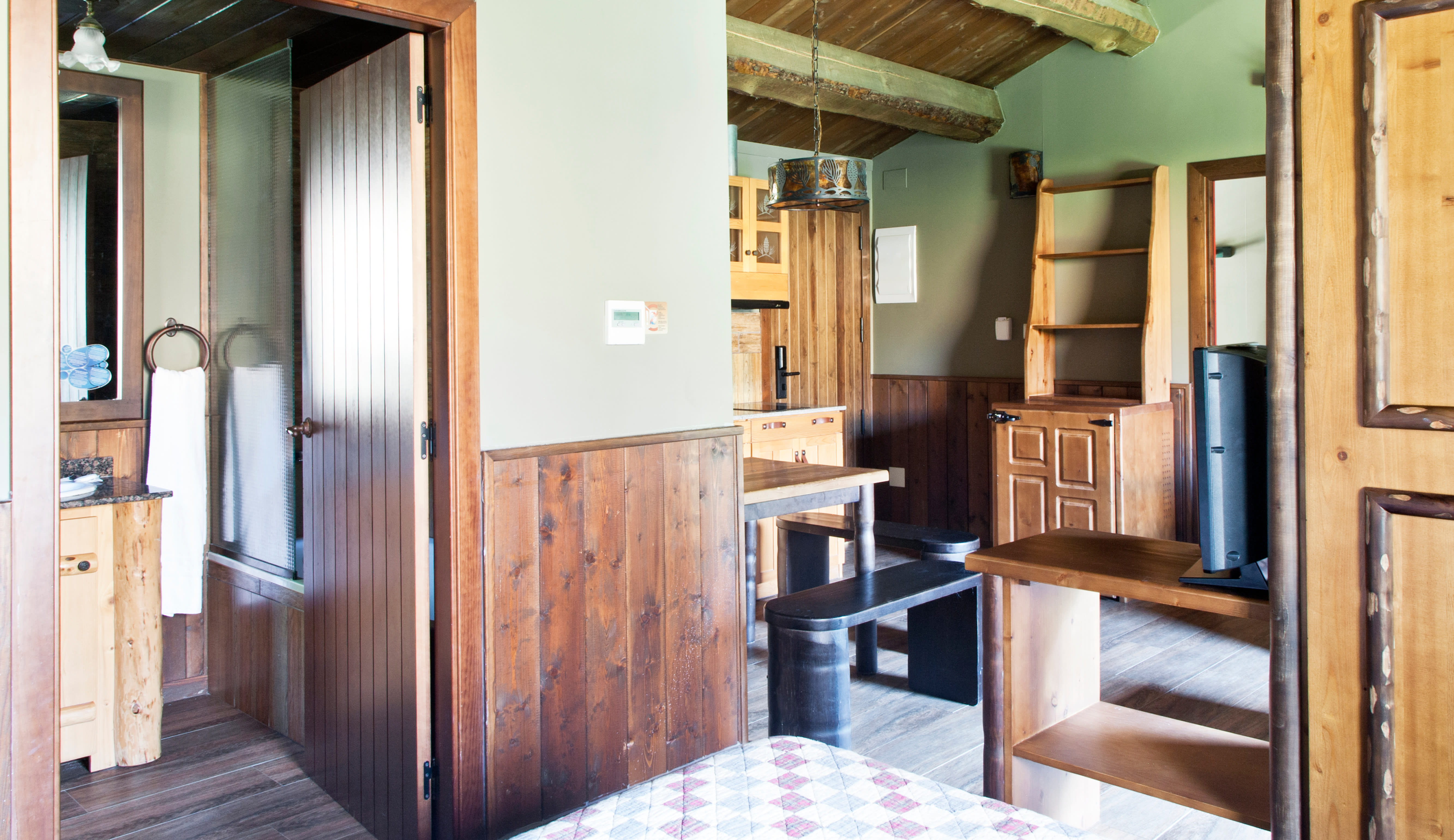 /content/rooms/RiverBungalowHotelColoradoCreek/hotel-colorado-creek-river-bungalow-01