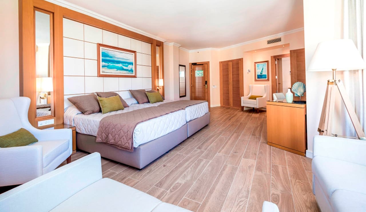 /content/rooms/JuniorSuiteHotelPortaventura/hotel-portaventura-habitacion-junior-suite-05 /content/rooms/JuniorSuiteHotelPortaventura/hotel-portaventura-habitacion-junior-suite-05